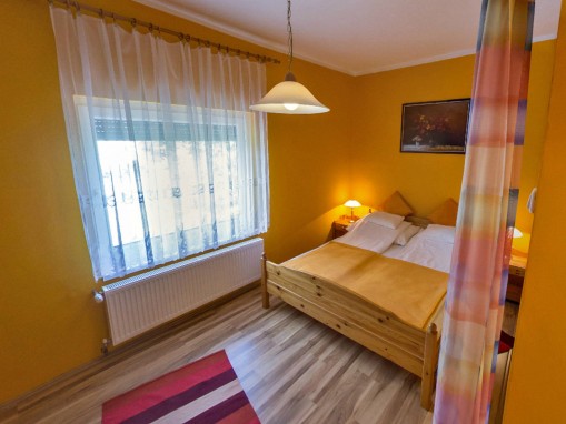   - Szilvia Apartmanház Harkány